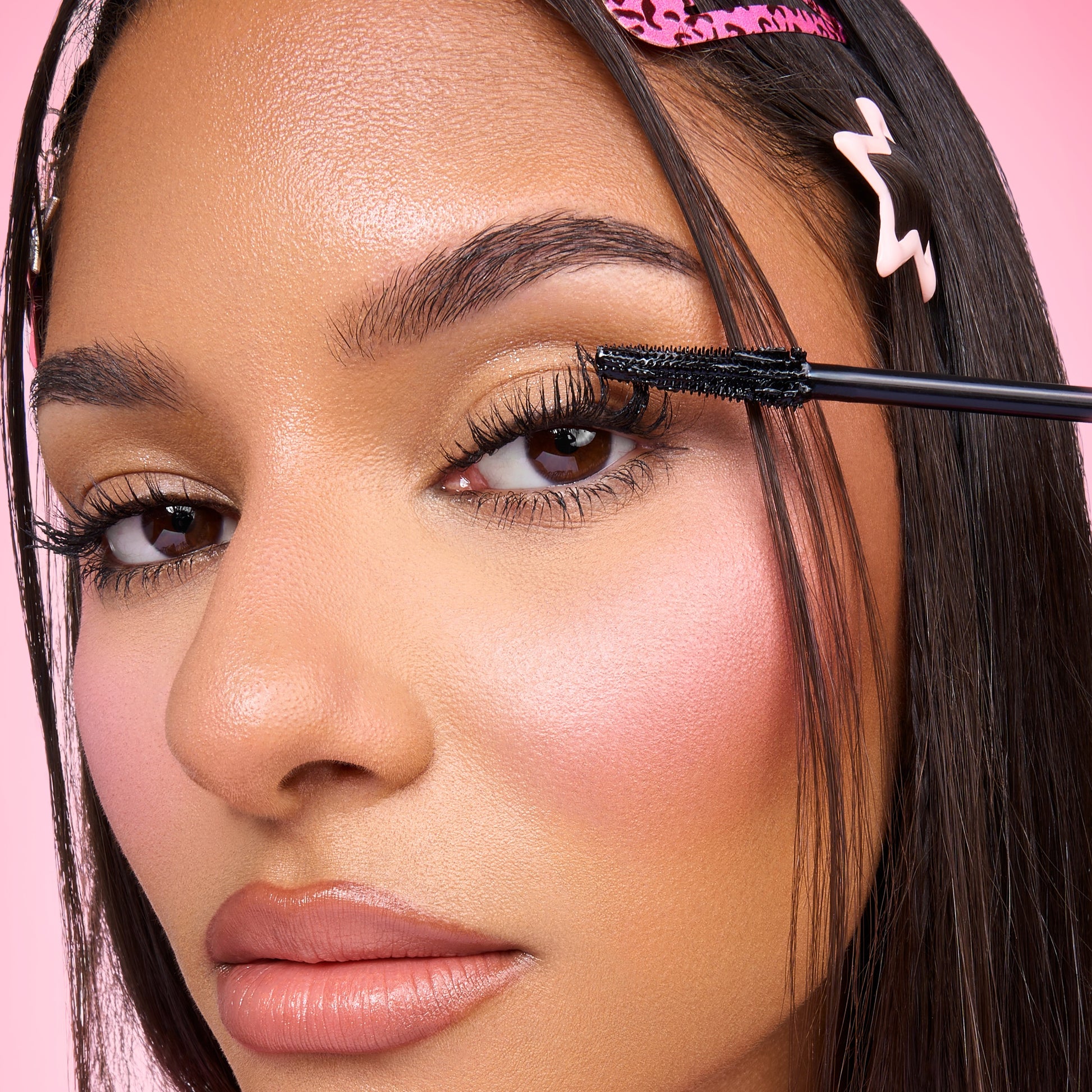 L.A. COLORS Dramaproof Mascara lifestyle 2